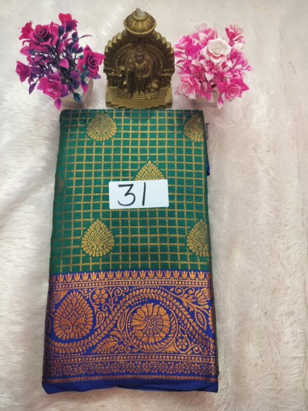 Vaira oosi Pattu saree