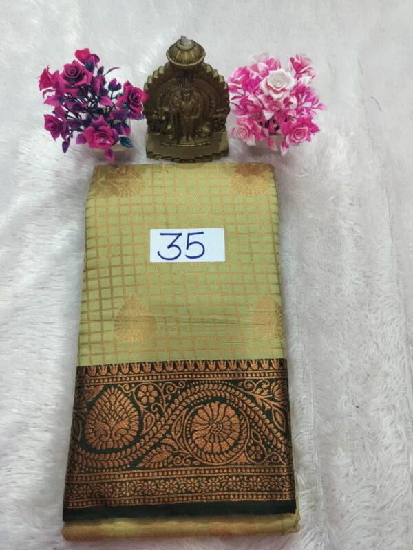 Vaira oosi Pattu saree