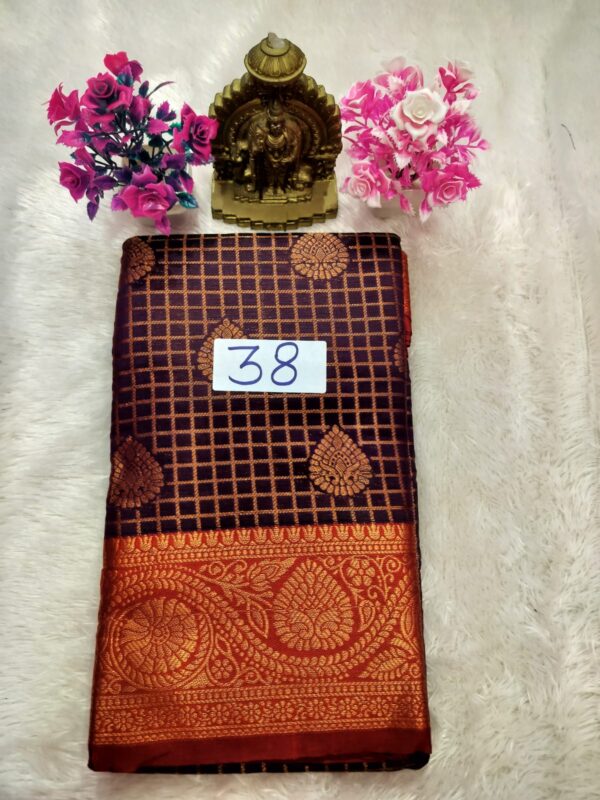 Vaira oosi Pattu saree