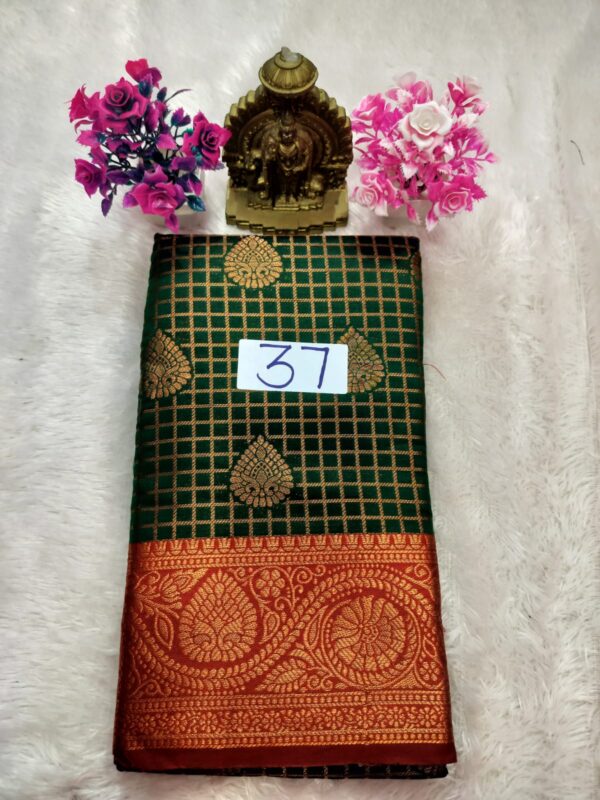 Vaira oosi Pattu saree
