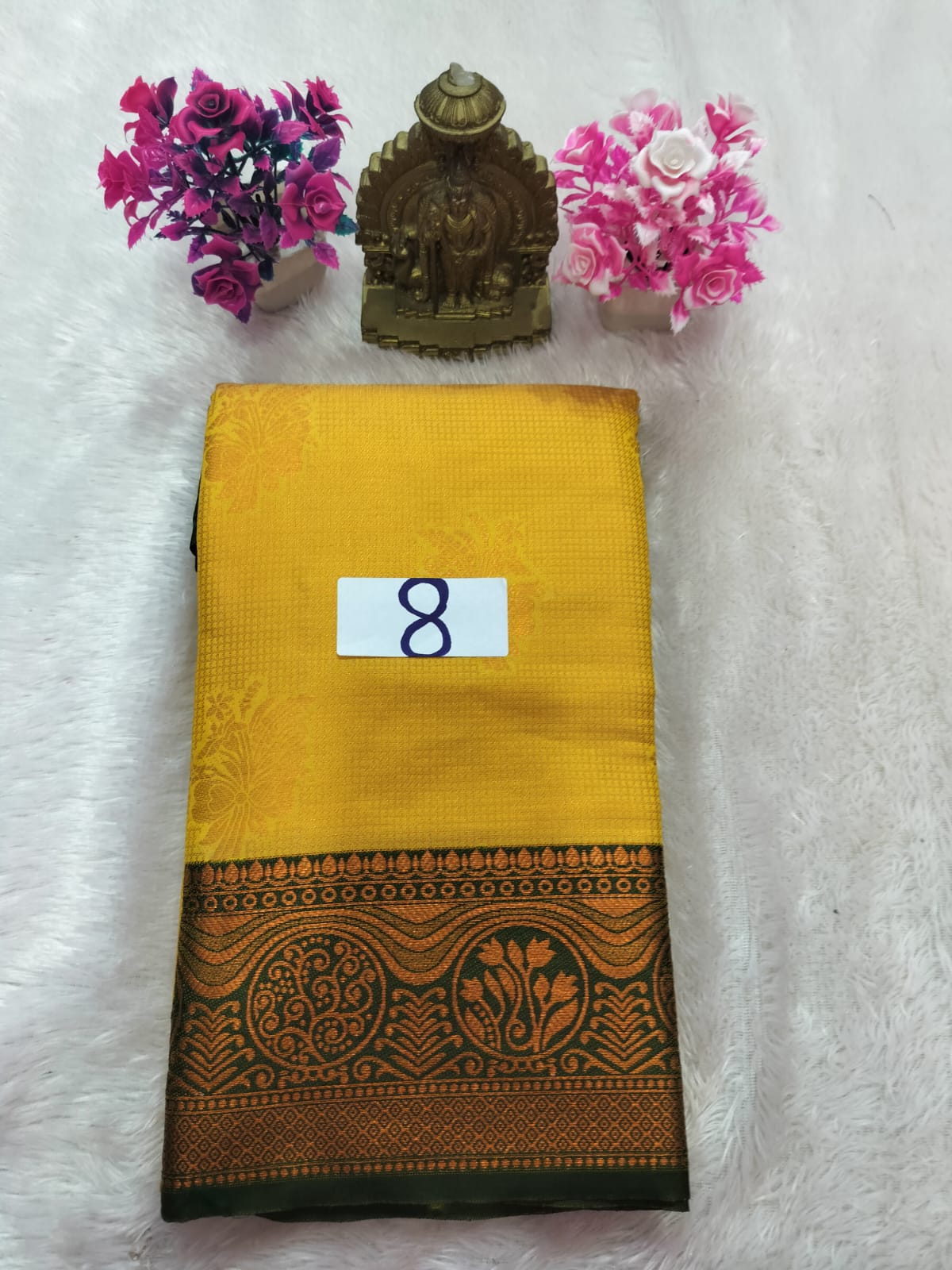 Vaira oosi Pattu saree