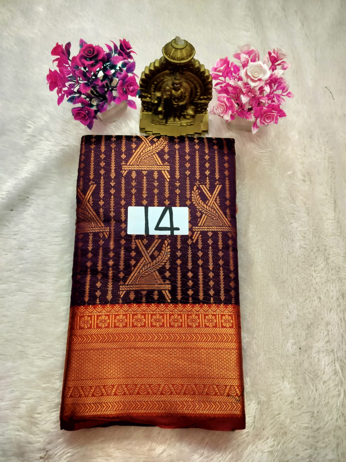 Vaira oosi Pattu saree