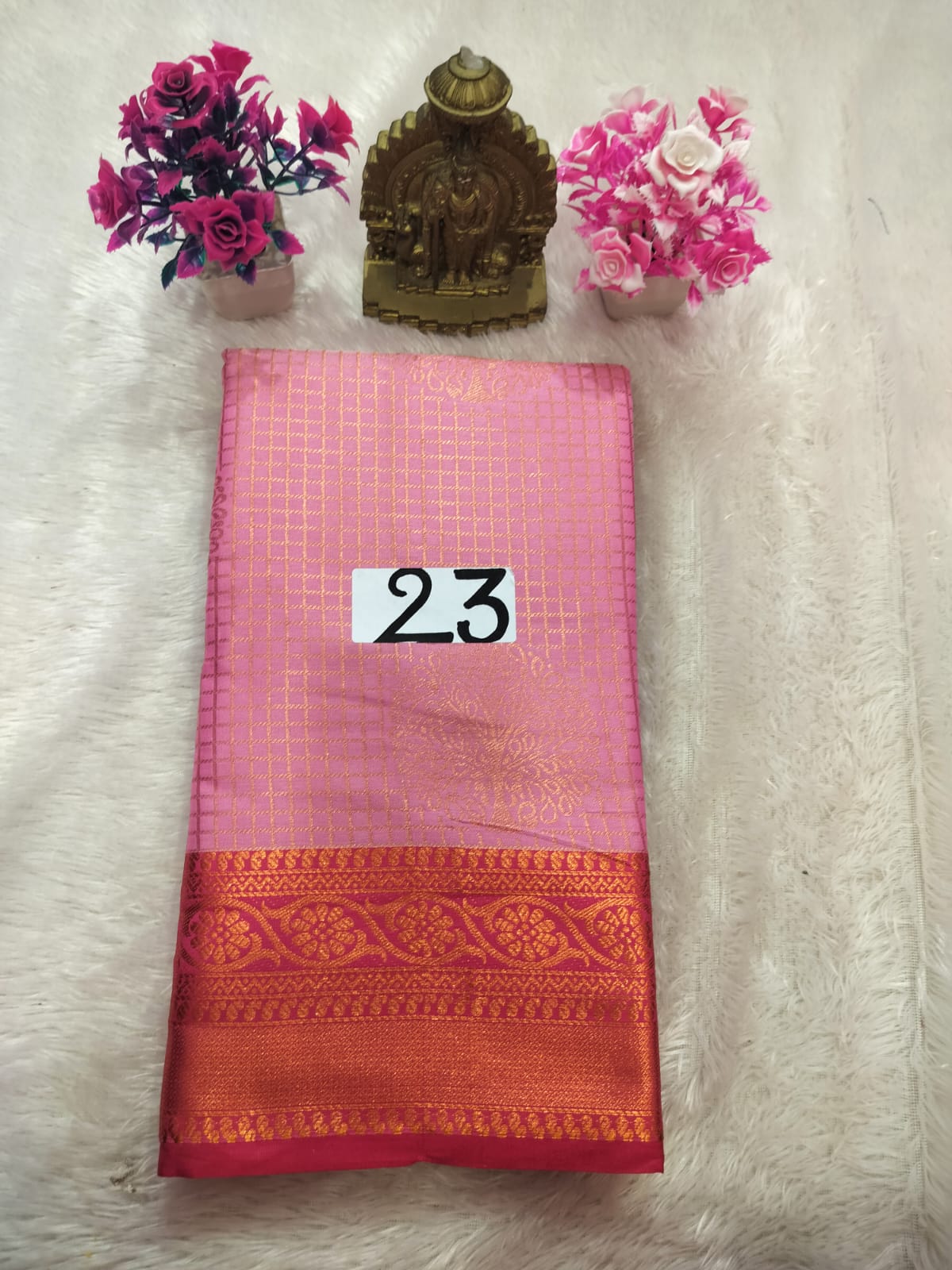 Vaira oosi Pattu saree