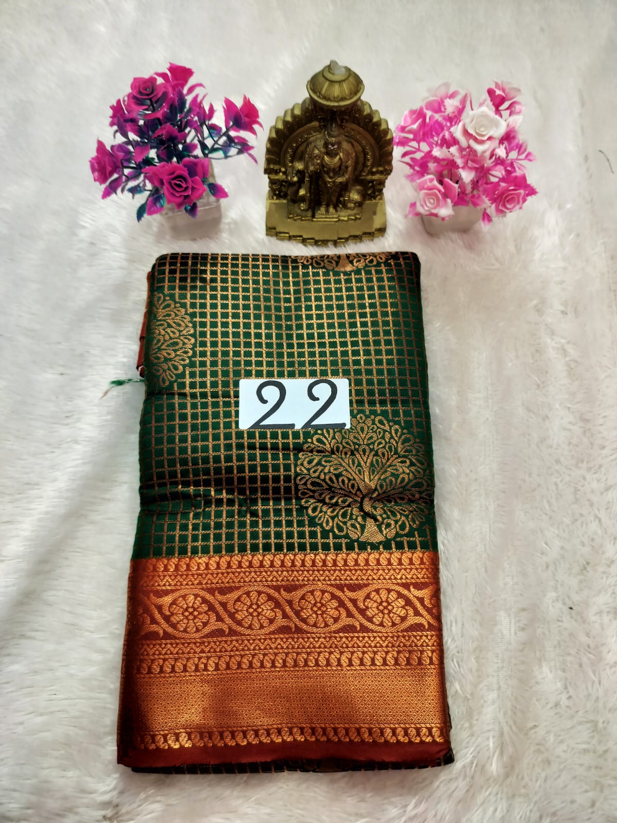 Vaira oosi Pattu saree