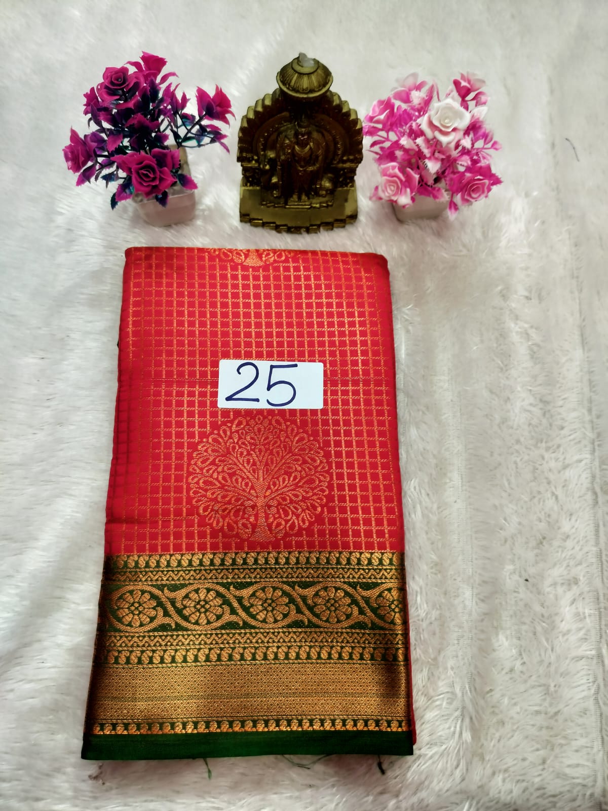 Vaira oosi Pattu saree