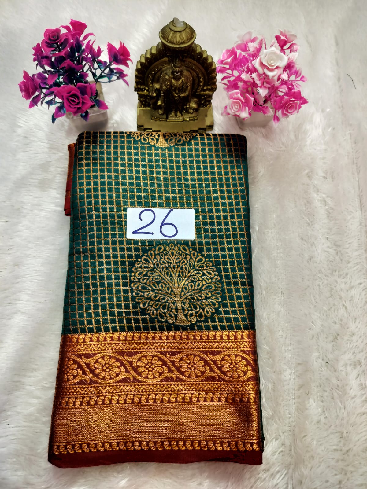 Vaira oosi Pattu saree