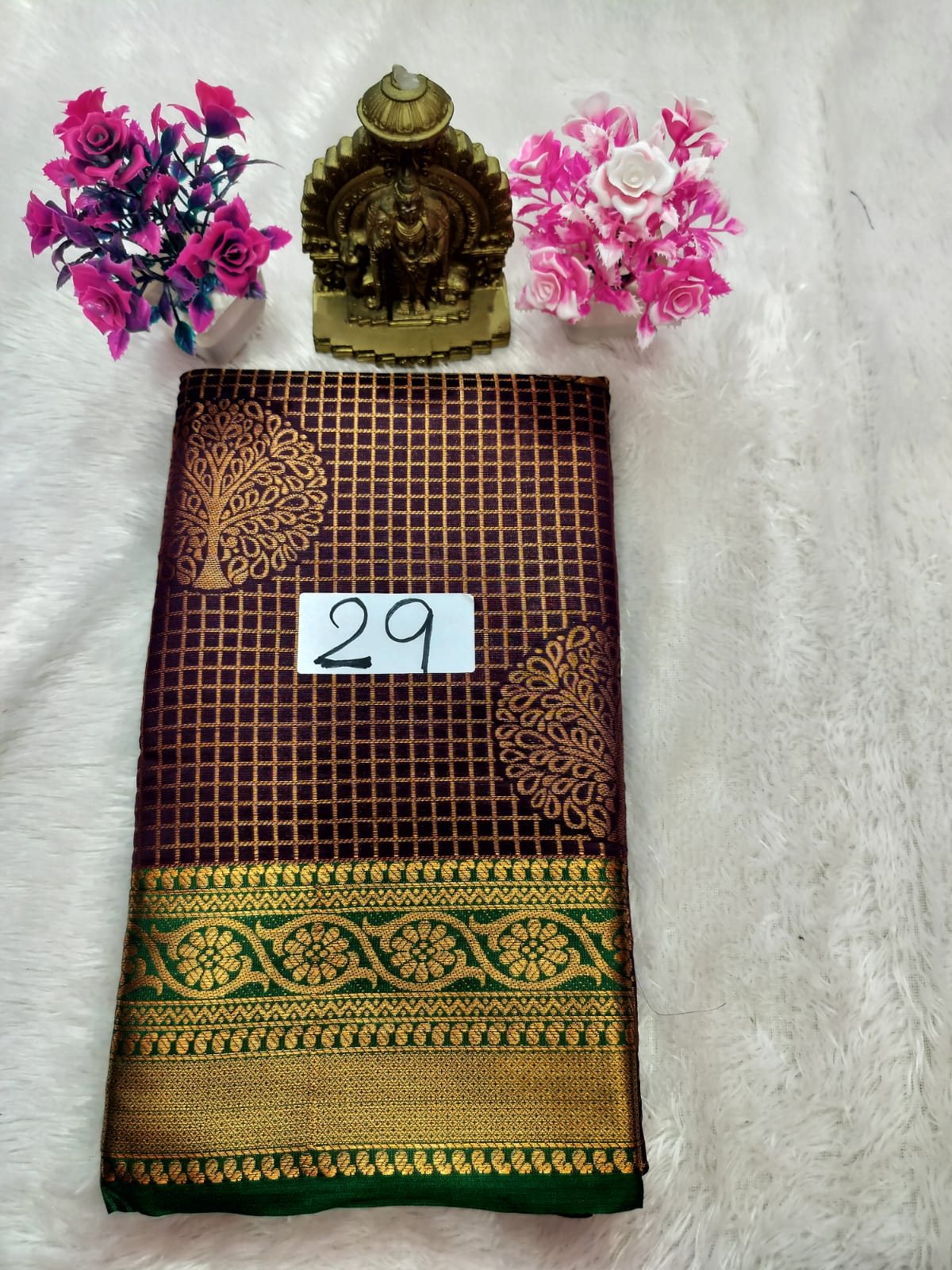 Vaira oosi Pattu saree
