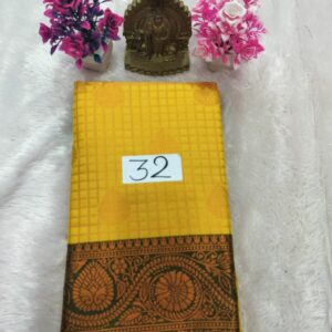 Vaira oosi Pattu saree