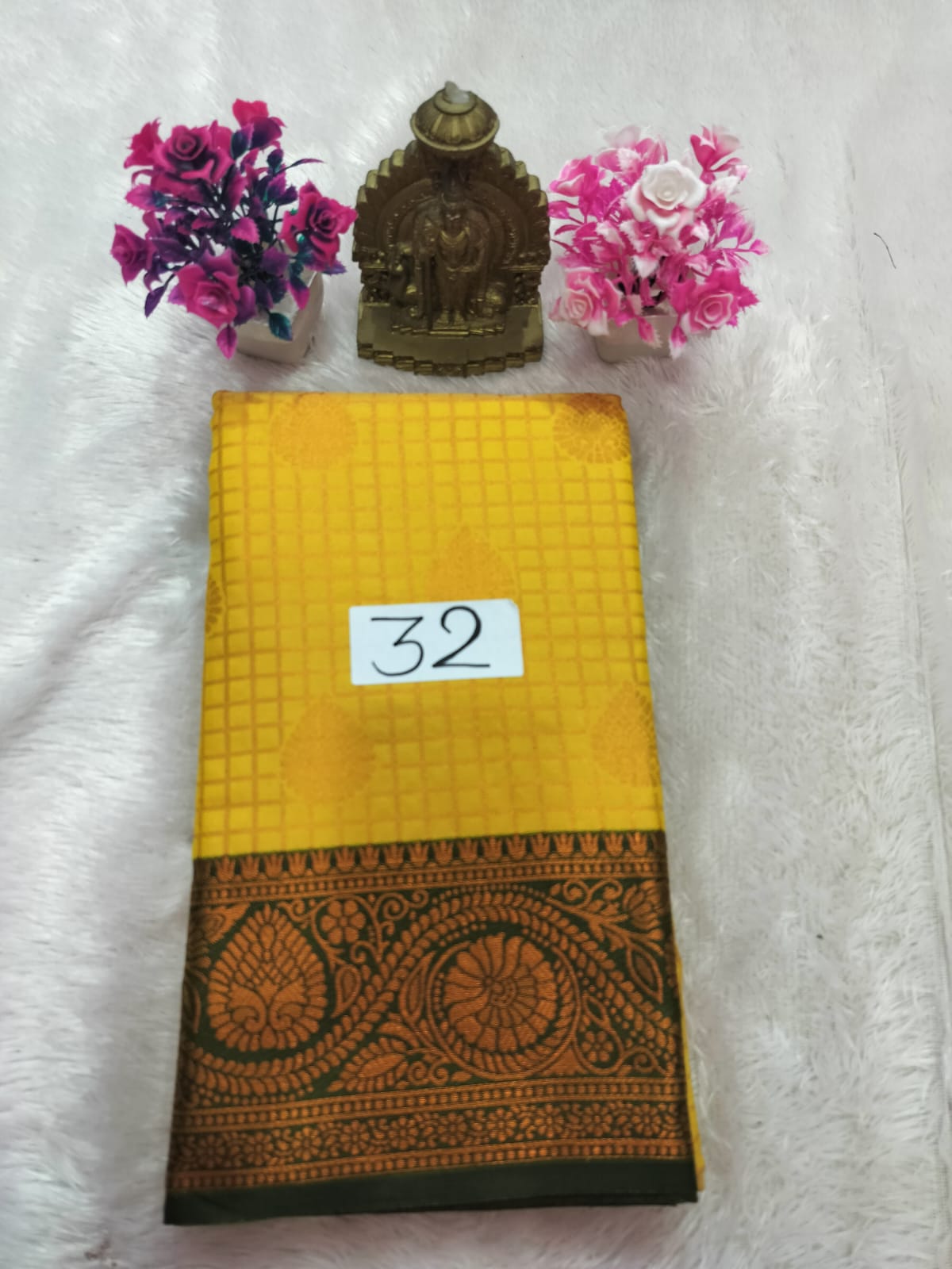 Vaira oosi Pattu saree