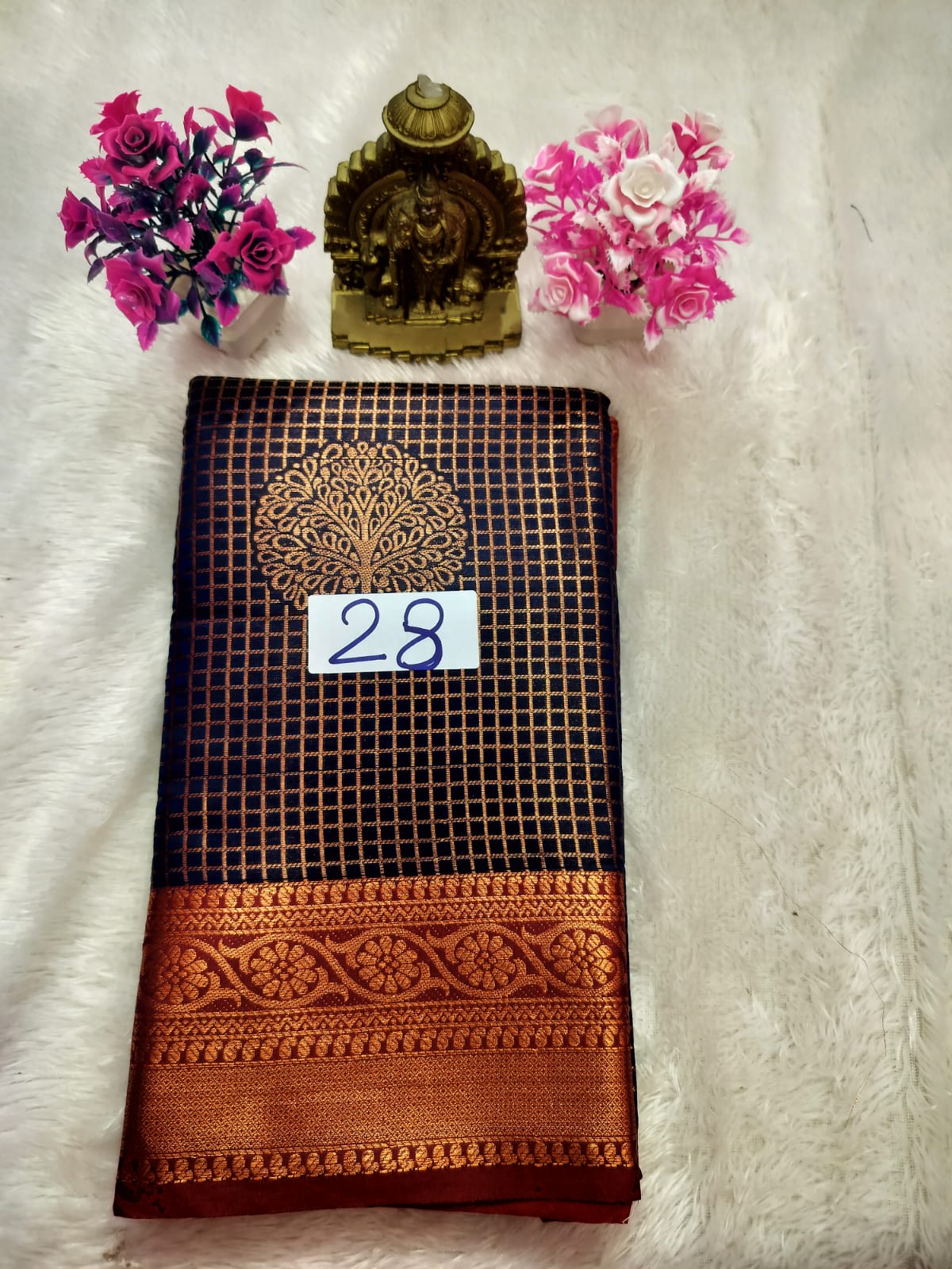 Vaira oosi Pattu saree