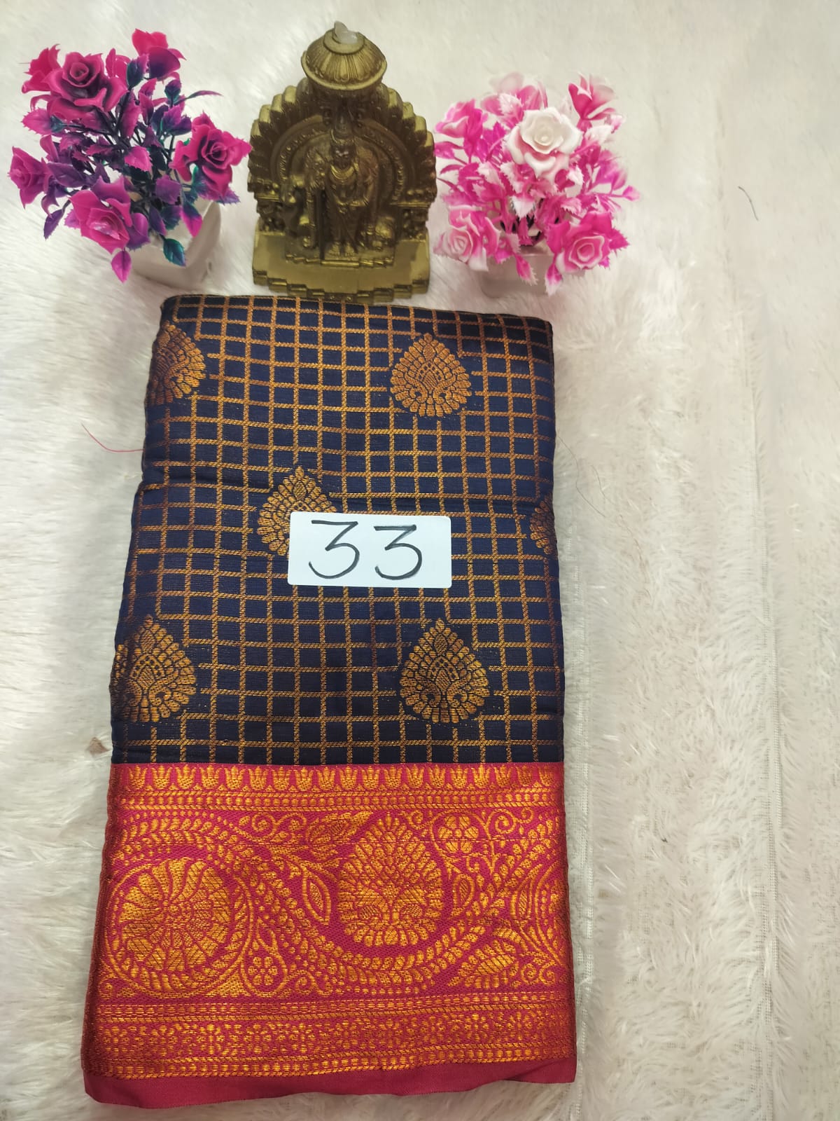 Vaira oosi Pattu saree