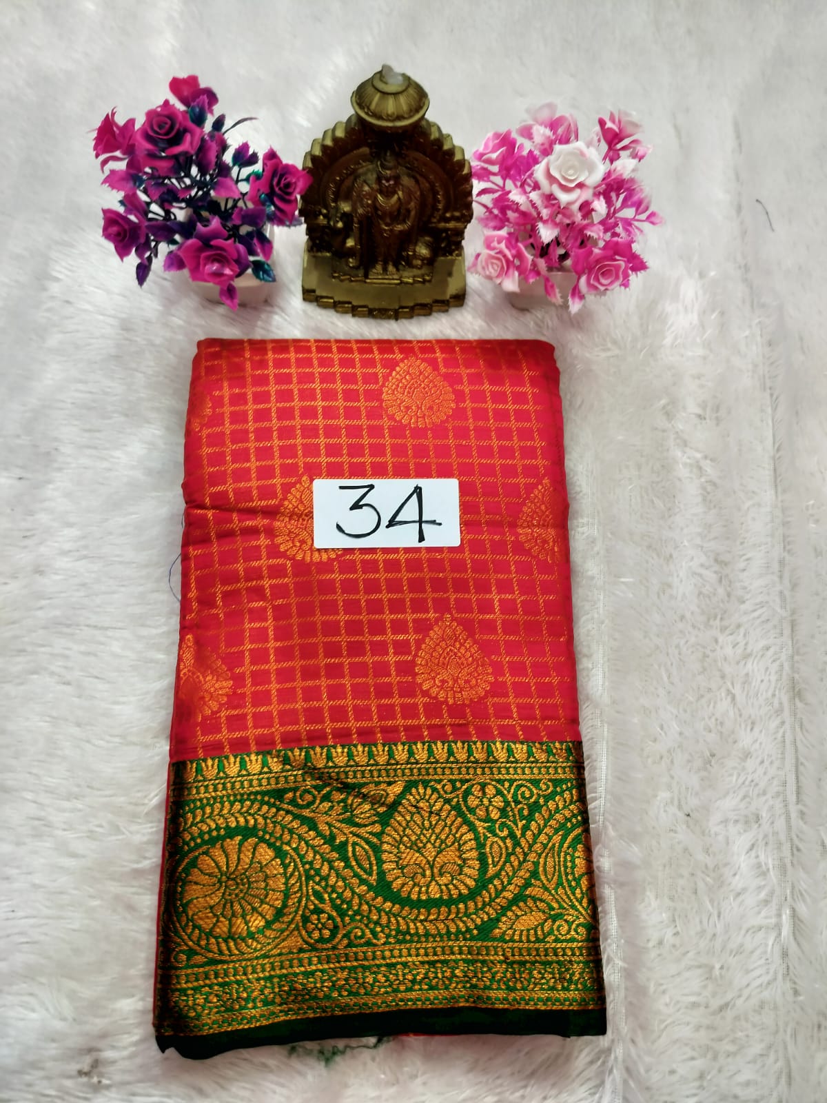 Vaira oosi Pattu saree