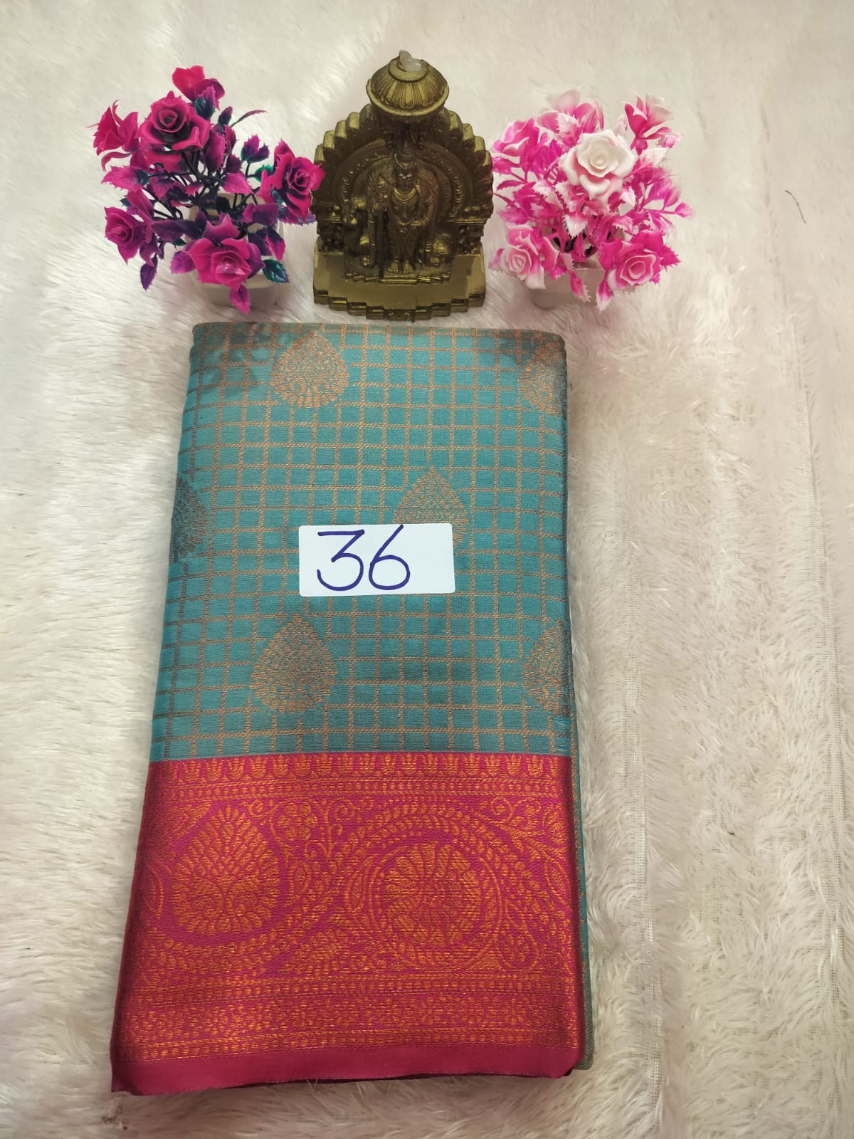 Vaira oosi Pattu saree