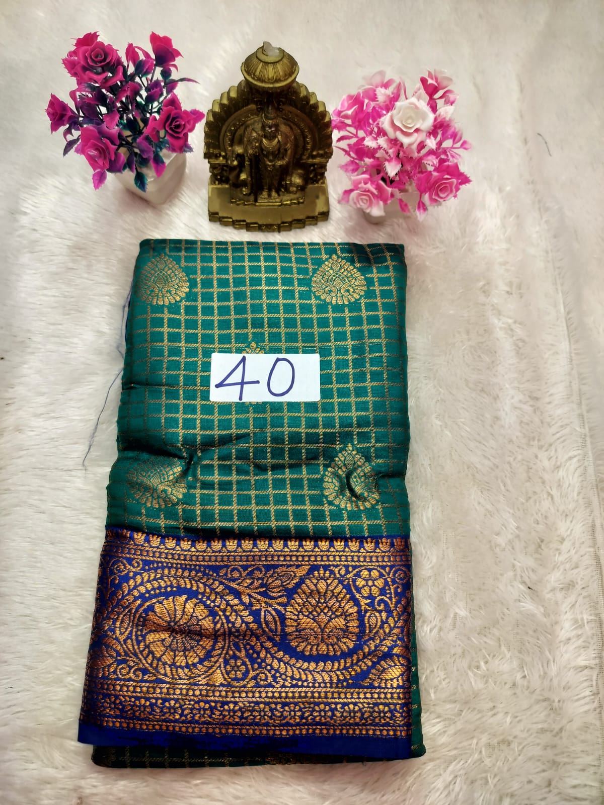 Vaira oosi Pattu saree